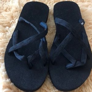 NEW Teva Olowahu Sandals